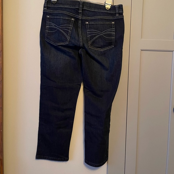 White House Black Market slim ankle capris - Picture 3 of 9